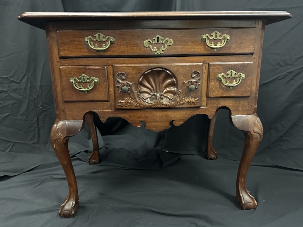 Period Chippendale Mahogony Lowboy 4 Drawer Chest: An period antique Chippendale-style lowboy chest, featuring a total of four dovetailed drawers. The craftsmanship of the piece is showcased through the highly-detailed carved mahogany shell on the cen