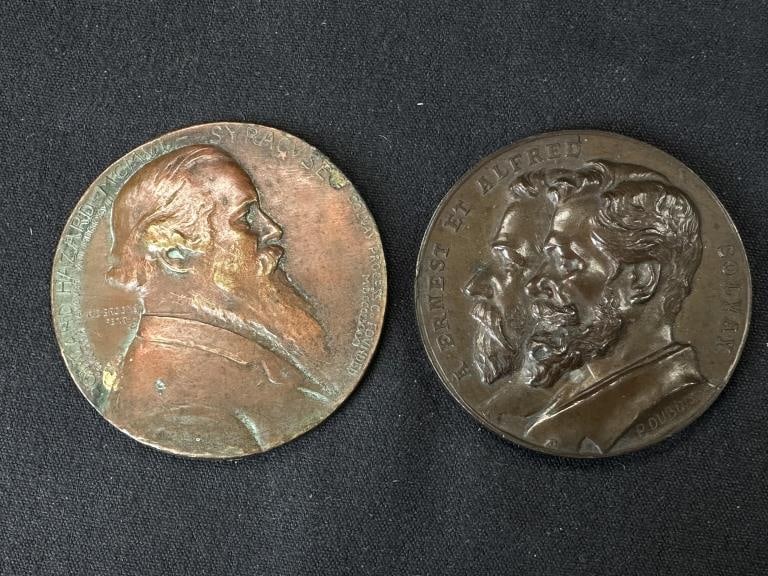 Pr. Bronze Medals Solvay Process Company, Founders: A pair of antique bronze medals commemorating the Solvay Process Company, Syracuse, NY, displaying the portraits of men important to the founding. The thicker medal features Ernest and Alfred