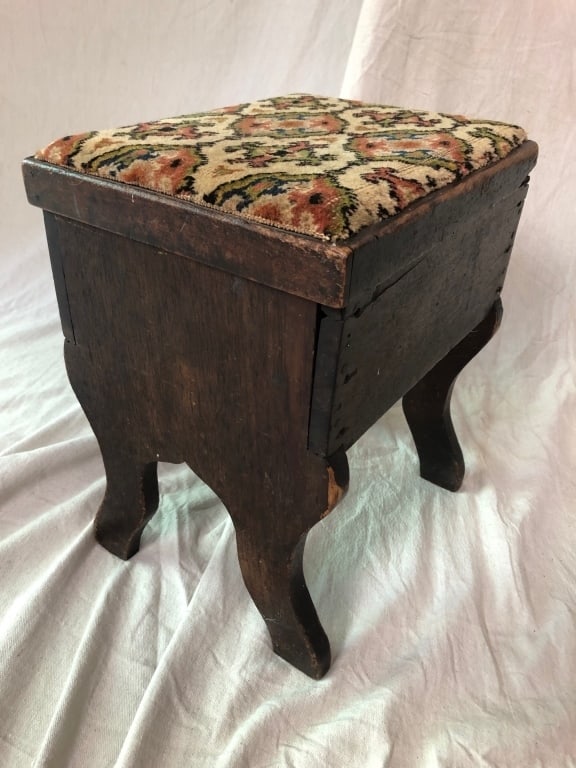 Shoe Shine Box w/Cast Iron Rest & Foot Stool (1 of 11)