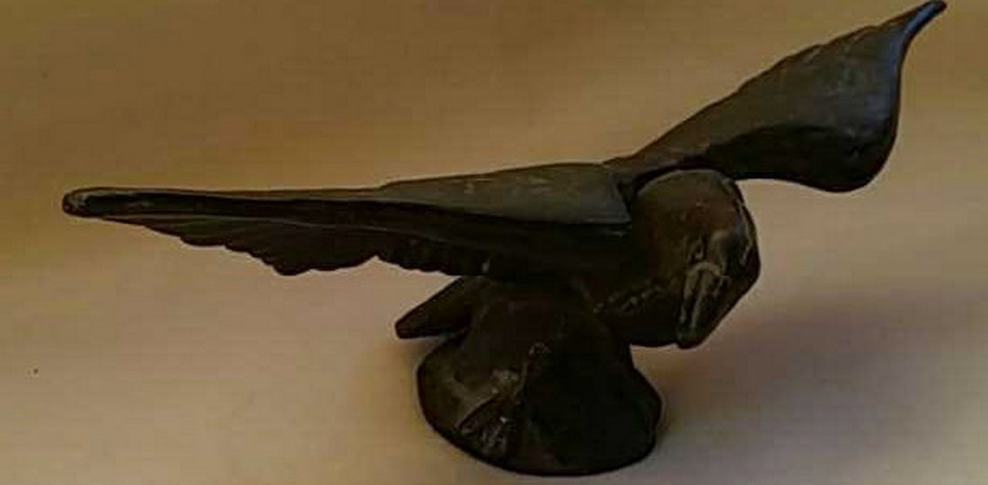 Antique Cast Iron Eagle figure (1 of 4)