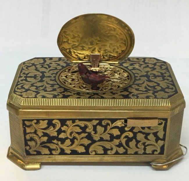 Gilt And Enamel Music Box With Singing Bird (1 of 6)