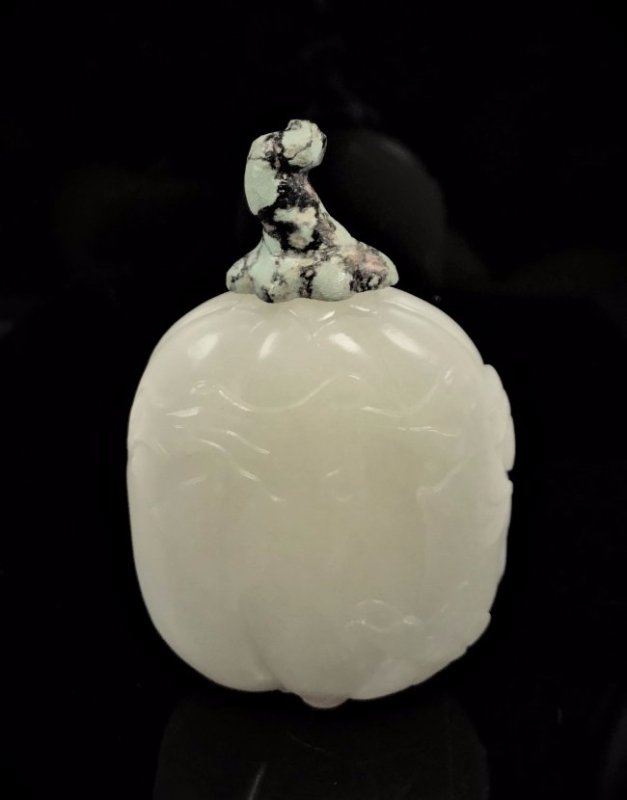 Chinese Carved White Jade Snuff Bottle (1 of 6)