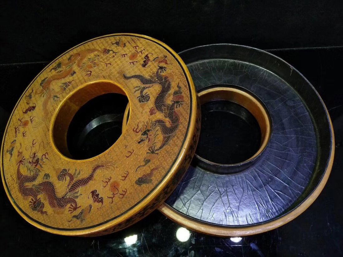 Round Lacquer Box with Dragon and Chinese Character (1 of 8)
