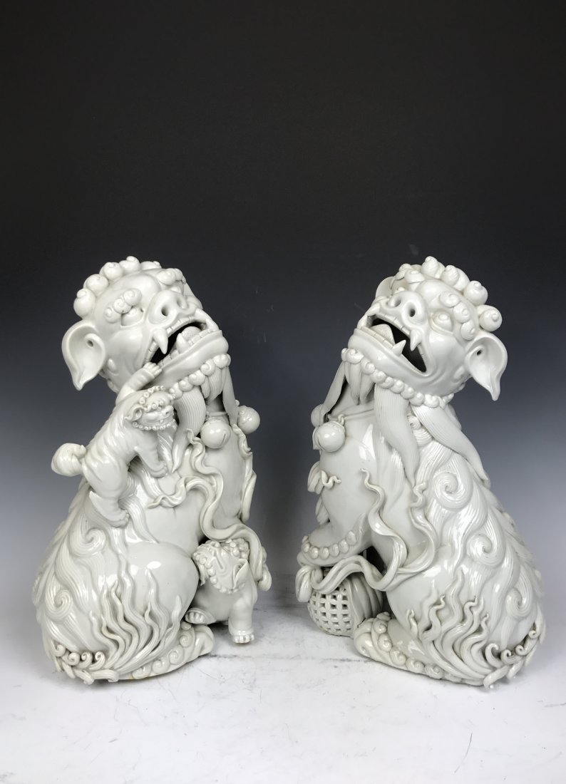 Chinese White-Glaze porcelain foo dog (1 of 7)