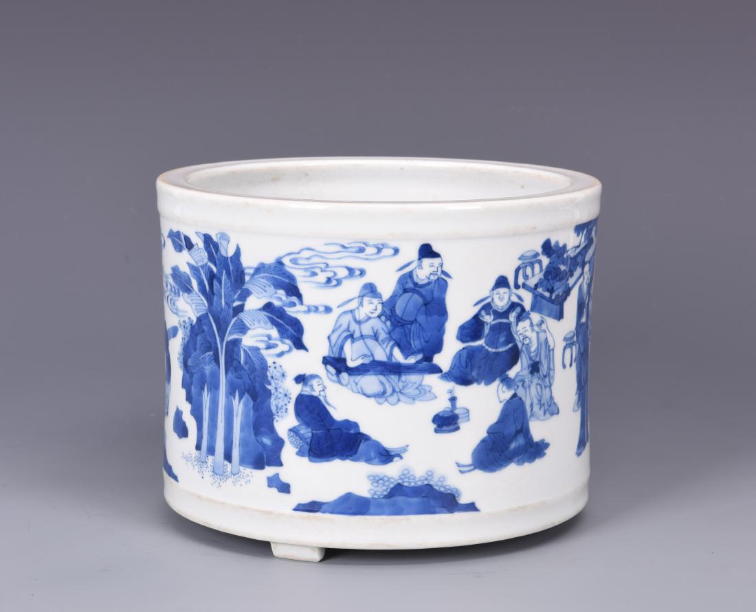 Blue and White Porcelain Brush Pot (1 of 10)
