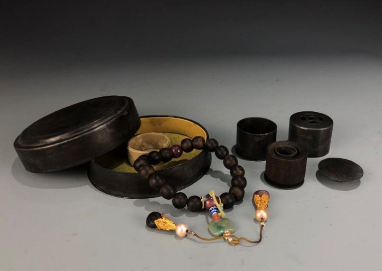 Agar Wood Prayer Beads in Display Box with Archer Ring (1 of 10)