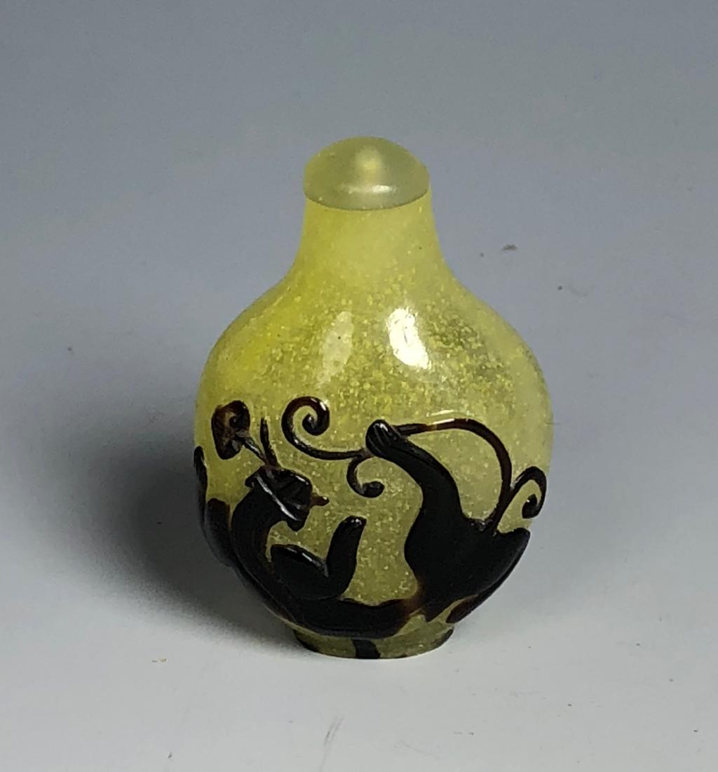 Small Yellow Snowflake Glass Snuff Bottle (1 of 8)