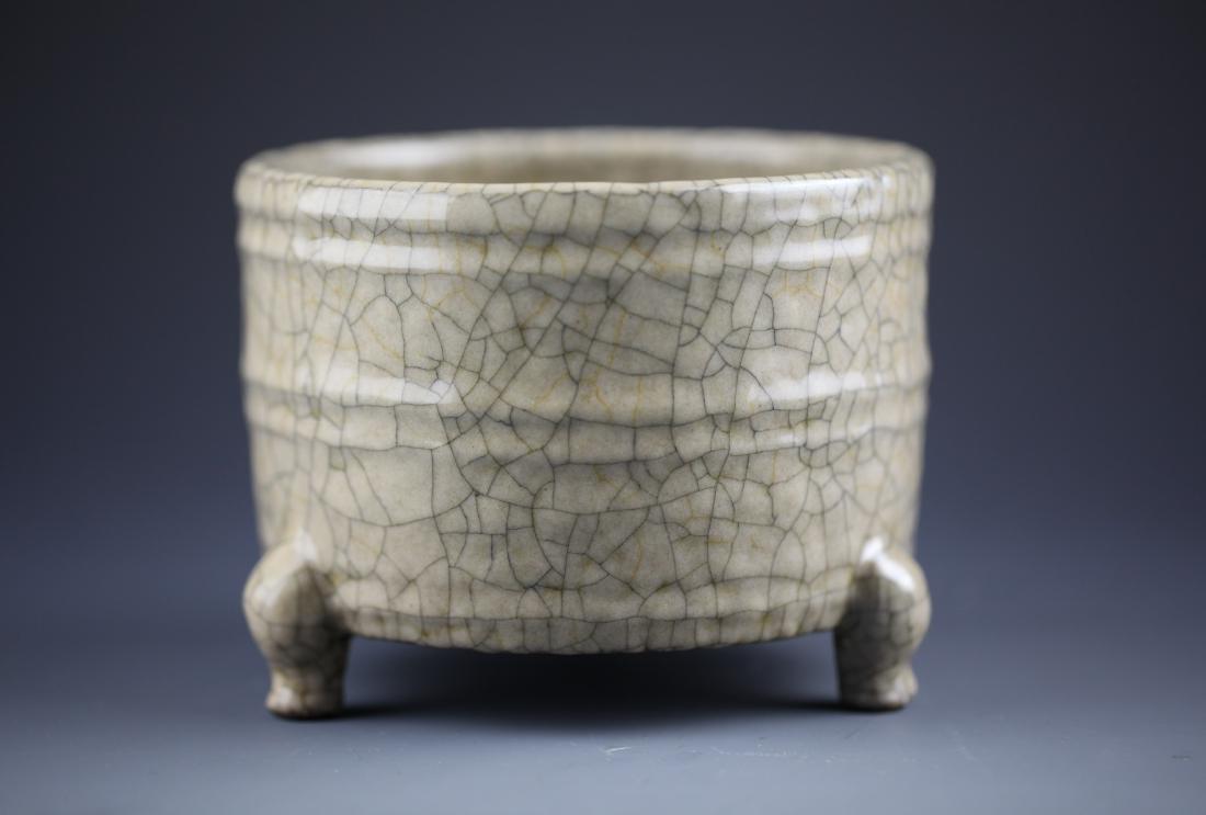 GE TYPE PORCELAIN TRIPOD CENSER (1 of 7)
