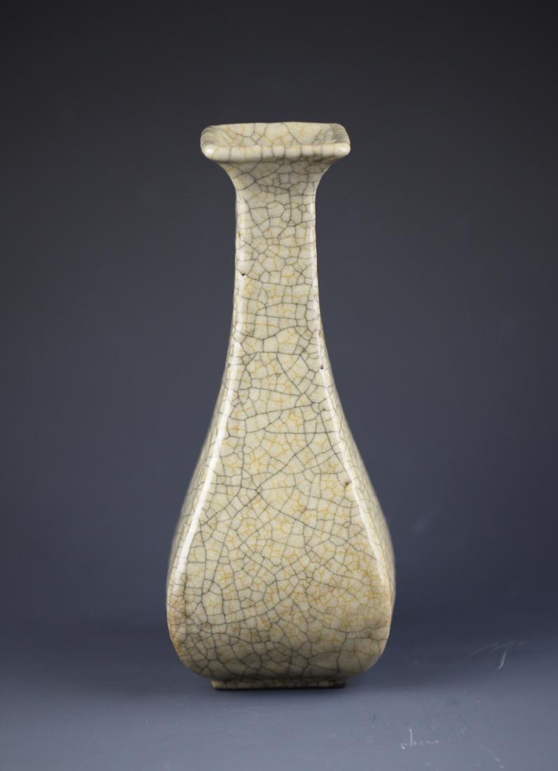 GE TYPE PORCELAIN SQUARE SHAPED GARLIC VASE (1 of 10)