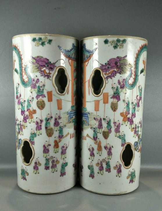 PAIR OF FAMILLE ROSE PORCELAIN HAT HOLDER WITH MARK. (1 of 9)