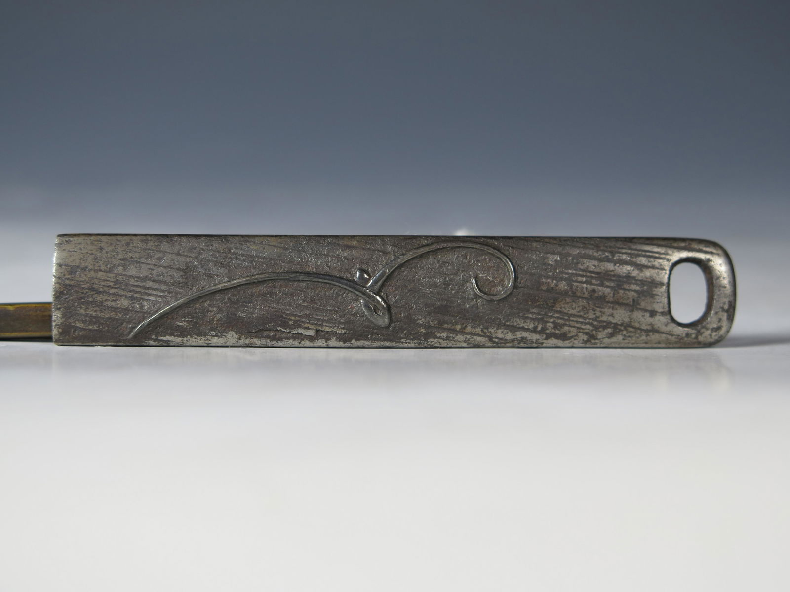 IRON KOZUKA TWISTING VINE, PIERCE HOLE: IRON KOZUKA TWISTING VINE, PIERCE HOLE Dimension: 3 3/4" (9.5 cm) L. A LIST OF RECOMMENDED THIRD-PARTY SHIPPER IS AVAILABLE UNDER SHIPPING INFORMATION. PLEASE FEEL FREE TO CONTACT THEM FOR A QUOTE.