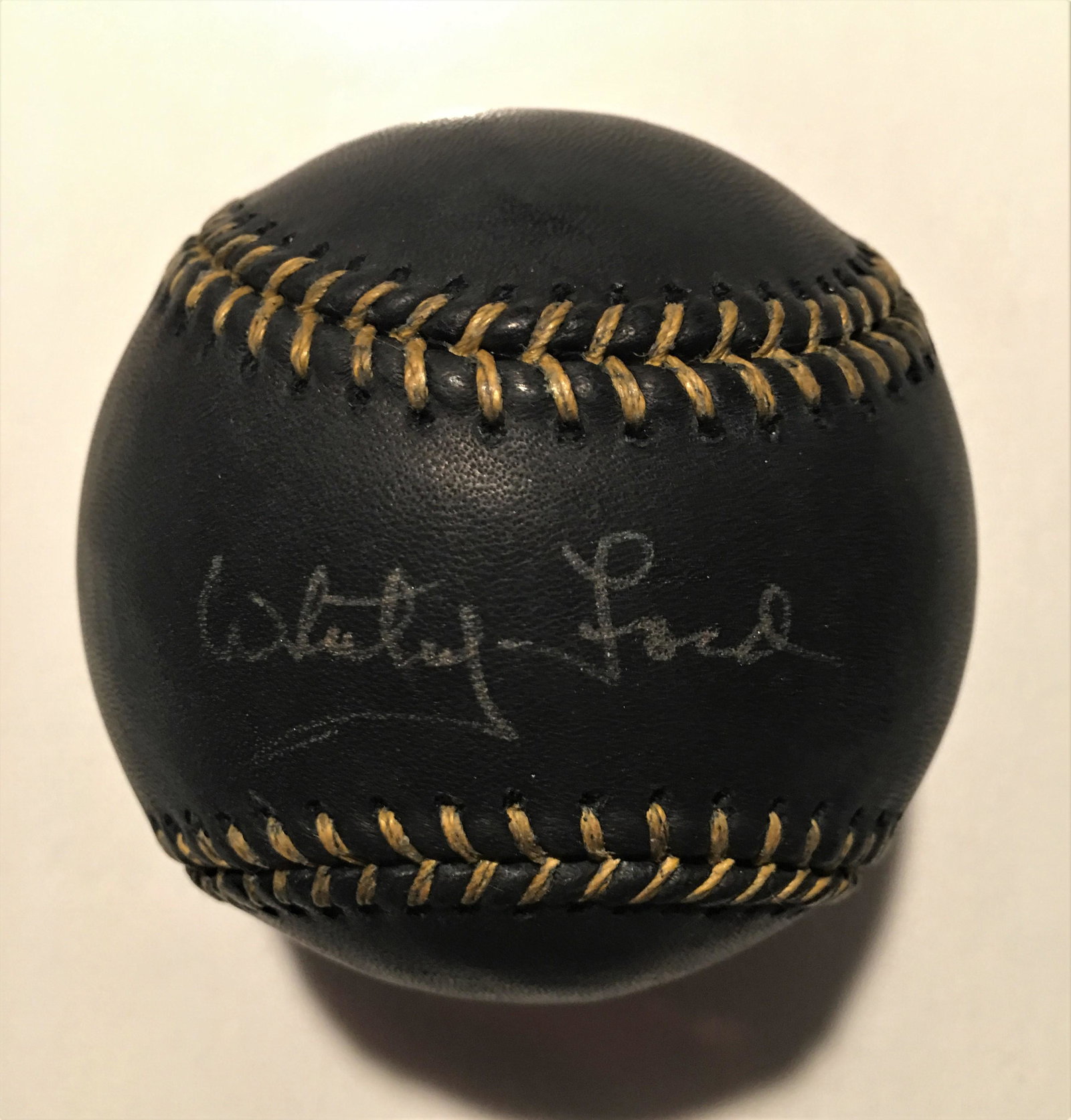 Whitey Ford Autographed Baseball: Whitey Ford Autographed Baseball Mbr> A LIST OF RECOMMENDED THIRD-PARTY SHIPPER IS AVAILABLE UNDER SHIPPING INFORMATION. PLEASE FEEL FREE TO CONTACT THEM FOR A QUOTE.