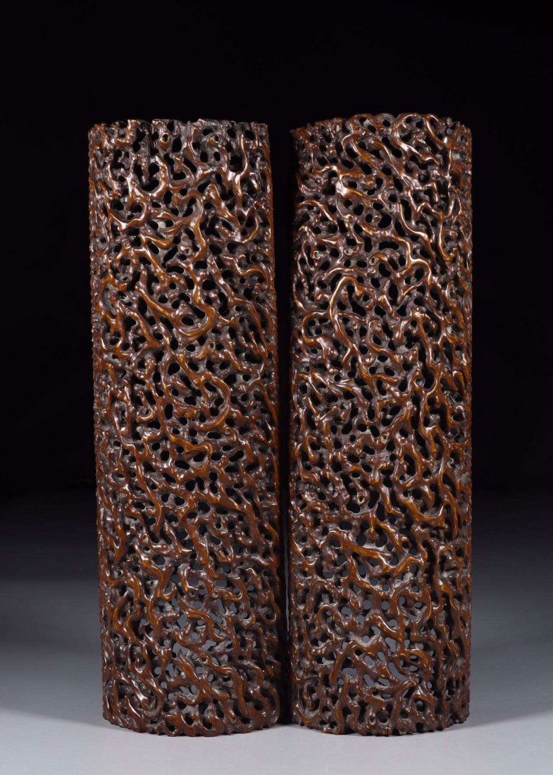 Pair Of Carved And Pierced Bamboo Wrist Rest: PAIR OF CARVED AND PIERCED BAMBOO WRIST REST. Dimension: 13 3/8" (34cm) L. A LIST OF RECOMMENDED THIRD-PARTY SHIPPER IS AVAILABLE UNDER SHIPPING INFORMATION. PLEASE FEEL FREE TO CONTACT THEM FOR A QUO