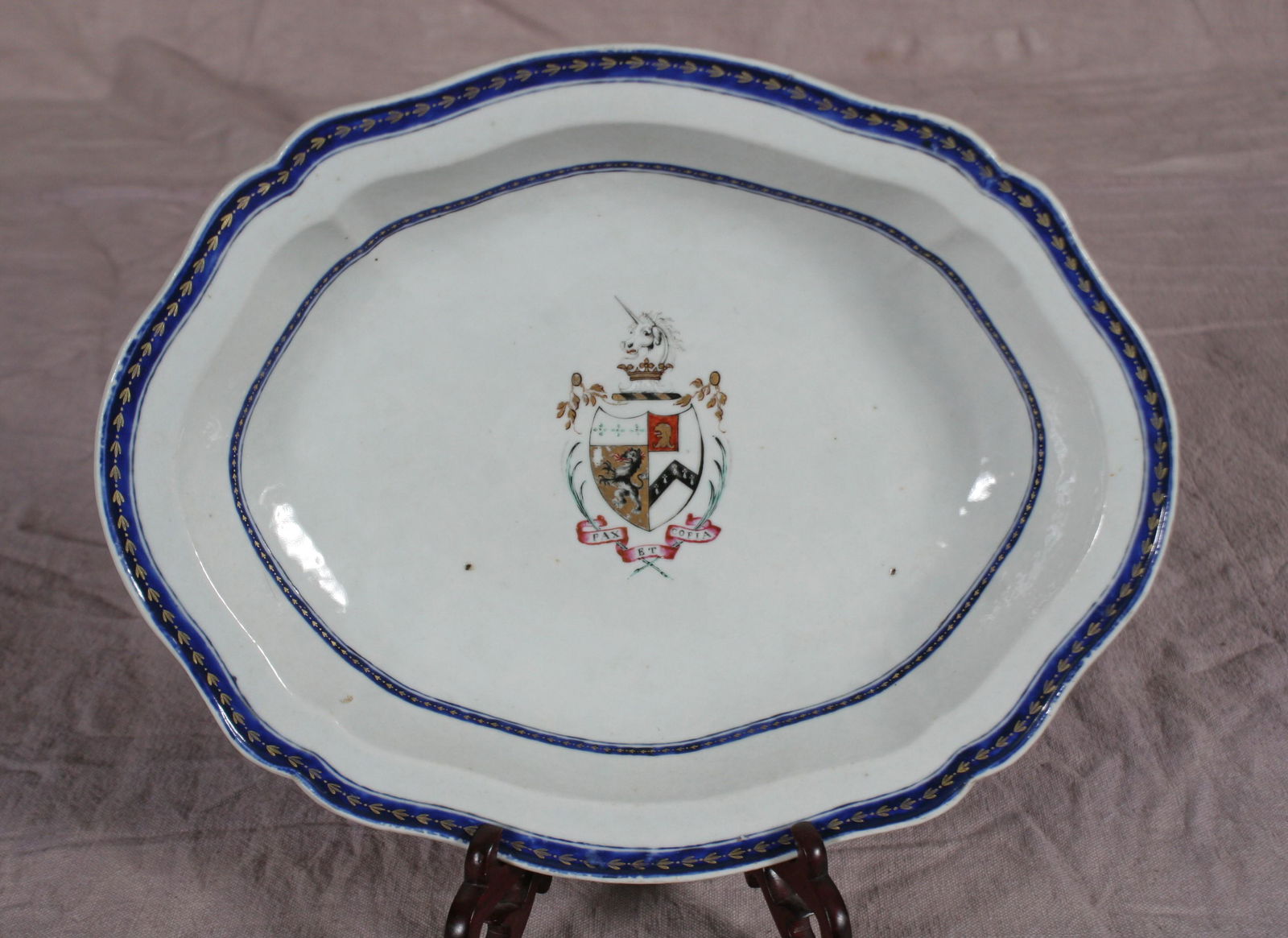Chinese export armorial deep dish,c. 1795: Chinese export armorial deep dish, with Samler Coat of Arms, c. 1795 Excellent Chinese export armorial deep dish with the Samler Coat of Arms with Crown, c. 1795 Dimension: 1 3/4" x 9 1/2" A LIST OF R