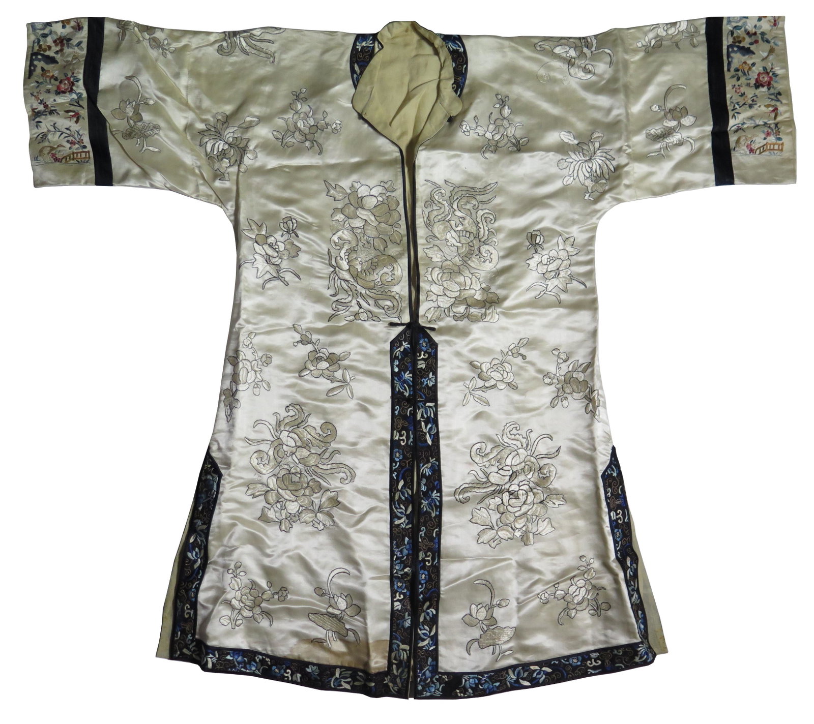 Chinese Silk Embroidered Robe: Chinese Silk Embroidered Robe White silk with embroidered floral and vine motif with floral blue trim Dimension: 41"(104cm) L A LIST OF RECOMMENDED THIRD-PARTY SHIPPER IS AVAILABLE UNDER SHIPPING INFO