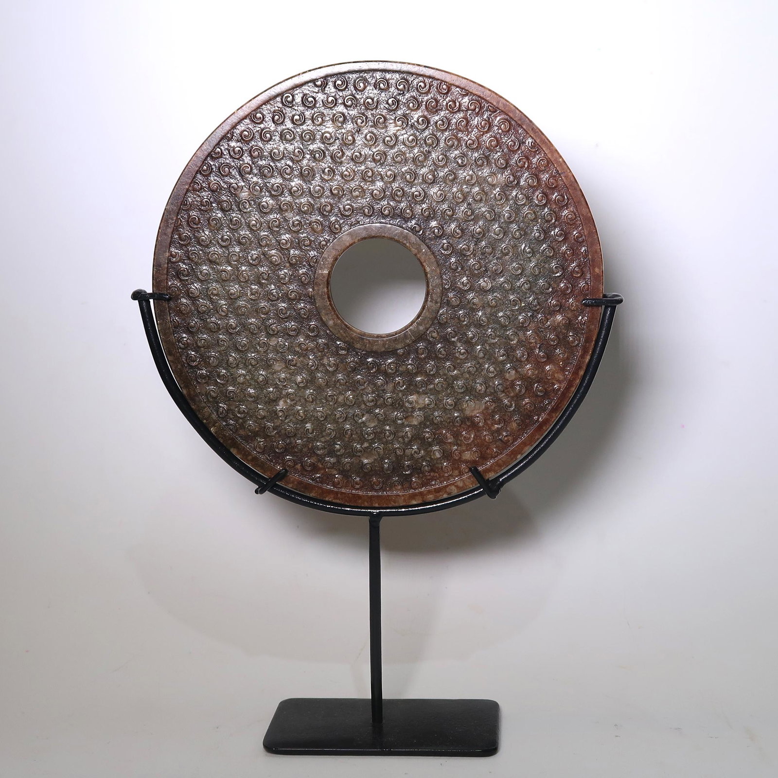 Chinese Carved Jade Bi Disk, NO RESERVE: Chinese Carved Jade Bi Disk, NO RESERVE Dimension: 7 7/8" Diameter (17.8cm) Diameter. A LIST OF RECOMMENDED THIRD-PARTY SHIPPER IS AVAILABLE UNDER SHIPPING INFORMATION. PLEASE FEEL FREE TO CONTACT THE