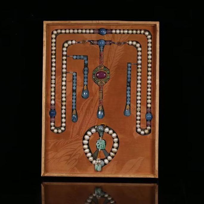 Qing Dyn. Pearl Court Necklace & Bracelet (1 of 10)