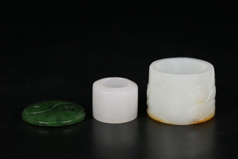 Chinese Hetian Jade Banzhi Ring and Box With Mark (1 of 9)