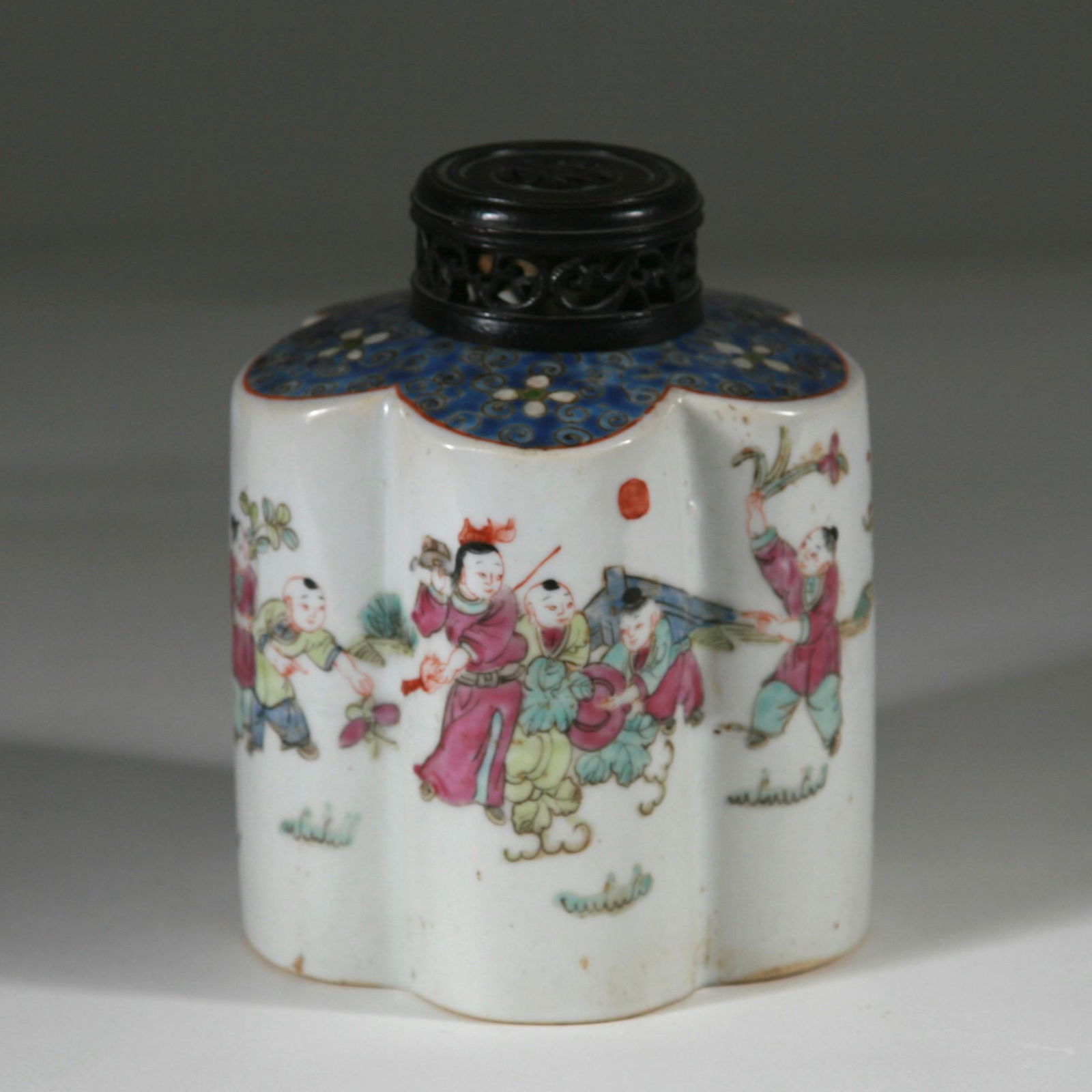 Chinese Porcelain Tea Container, 19th Century (1 of 4)