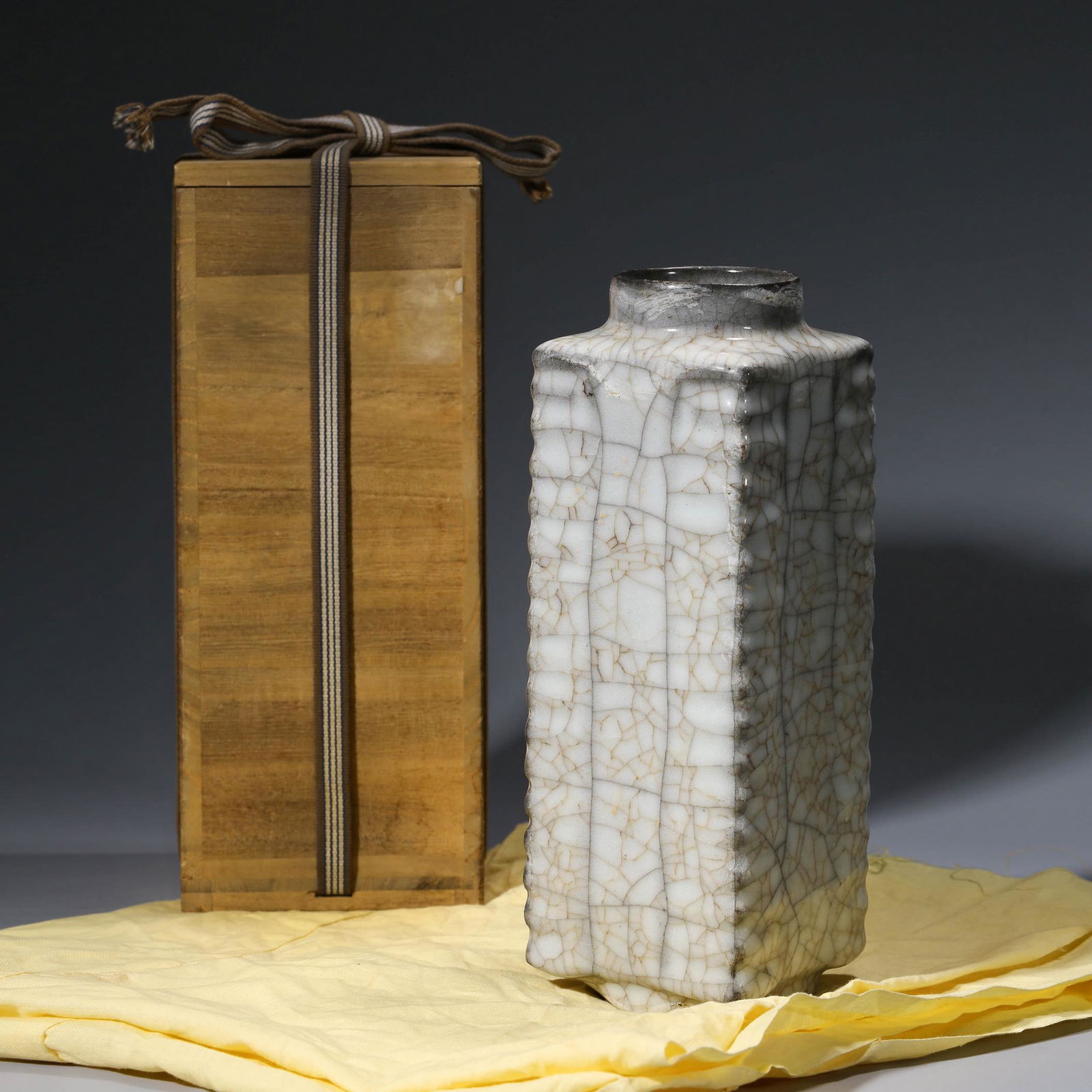 Guan Ware Cong Vase with Wood Box (1 of 6)