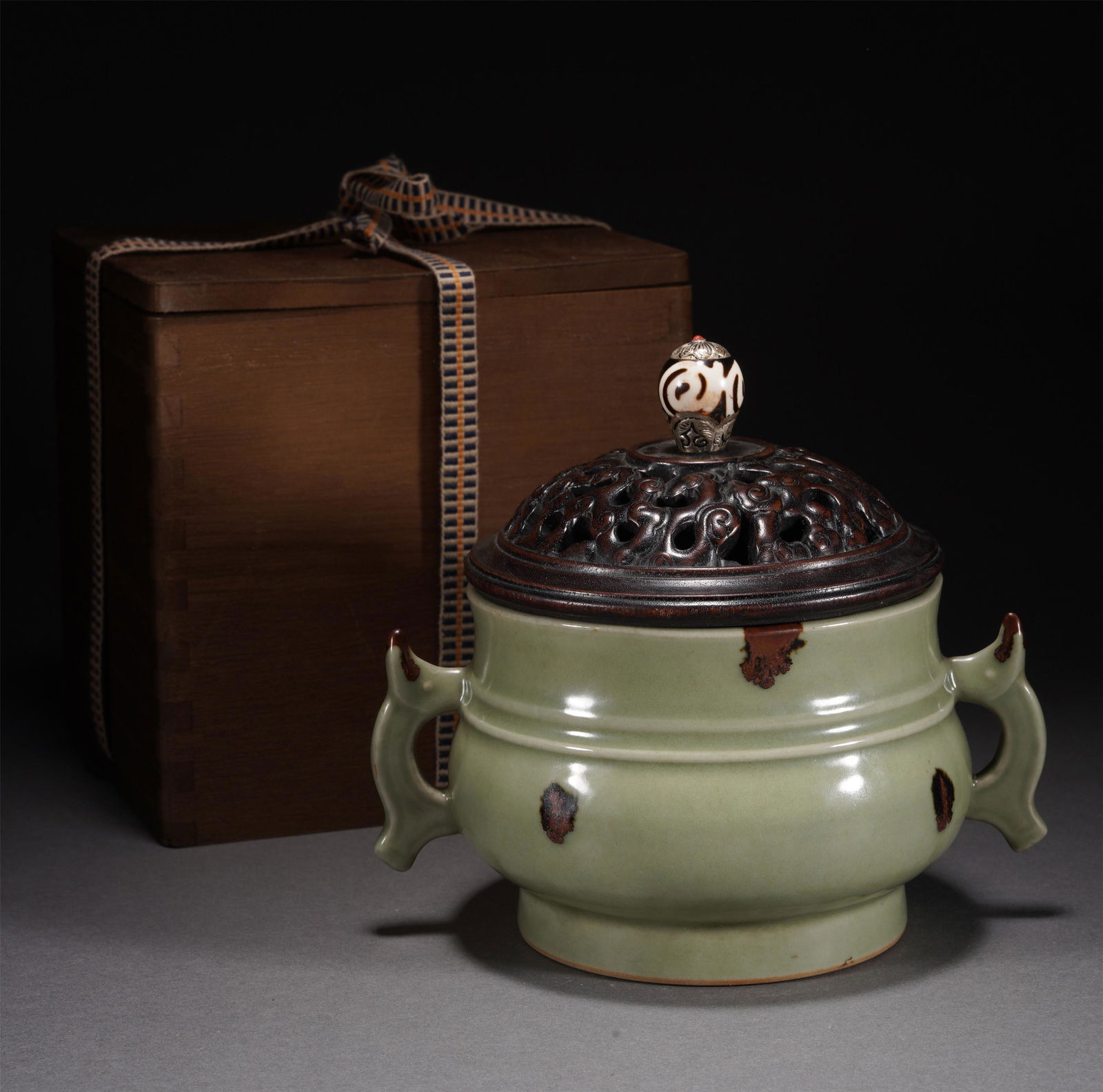 A TOBI SEIJI CELADON GLAZE CENSER: A TOBI SEIJI CELADON GLAZE CENSER The censer covered overall with a fine lustrous glaze of sea-green tone. The exterior is decorated with dark iron-brown splashes, surmounted with a dome cover, with m