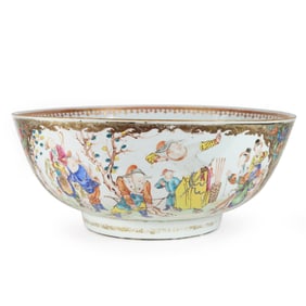 LARGE CHINESE EXPORT PORCELAIN PUNCH BOWL