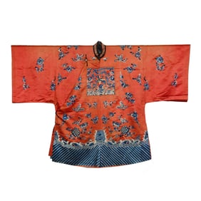 A CHINESE EMBROIDERED LADY ROBE