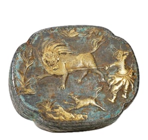 A SILVER-GILT BOX WITH COVER