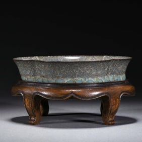 A GE-WARE LOBED WASHER