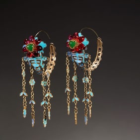 A KING FISHER FEATHER DECORATED EARRINGS