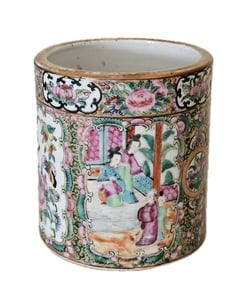 19th CENTURY ROSE MEDALLION PORCELAIN BRUSH POT