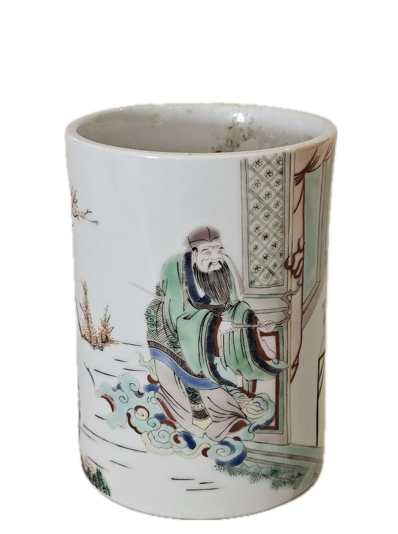 QING DYNASTY FINELY PAINTED PORCELAIN BRUSH POT: QING DYNASTY FINELY PAINTED PORCELAIN BRUSH POT Dimensions: 5.75" H x 4.25" diameter