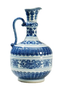 A VERY RARE AND IMPORTANT BLUE AND WHITE EWER HUAJIAO