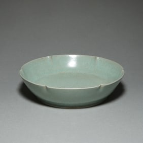 A LONGQUAN CELADON GLAZE LOBED WASHER