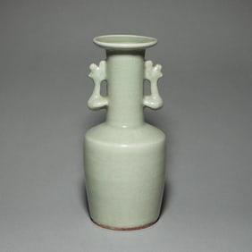 A LONGQUAN CELADON GLAZE ROULEAU VASE