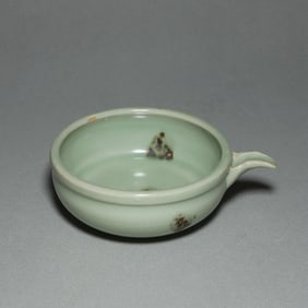 A TOBI SEIJI POURING VESSEL YI