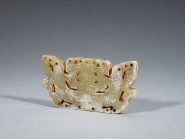 A CARVED WHITE JADE PENDANT