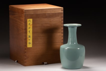 A RU-WARE MALLET VASE