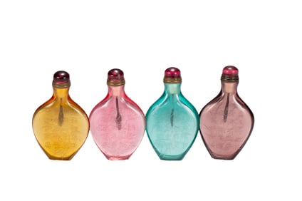 A COLLECTION OF FOUR PEKING GLASS SNUFF BOTTLE