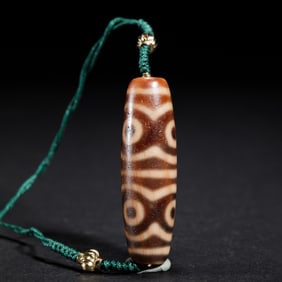 A TIBETAN DZI BEAD