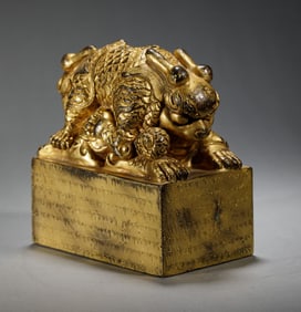 A TIBETAN BRONZE-GILT DRAGON SEAL