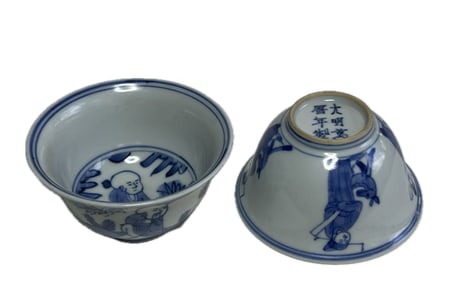 CHINESE BLUE AND WHITE PAINTED CUPS WITH MARK