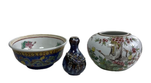 SET OF PAINTED PORCELAINS BOWL GARLIC VASE AND WATER POT