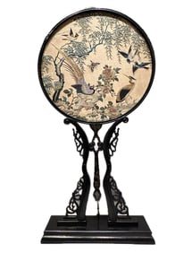 CHINESE EMBROIDERED ROUND SILK FAN