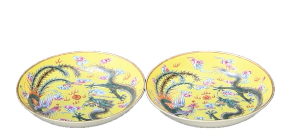 A PAIR OF YELLOW GROUND DRAGON PORCELAIN BOWLS