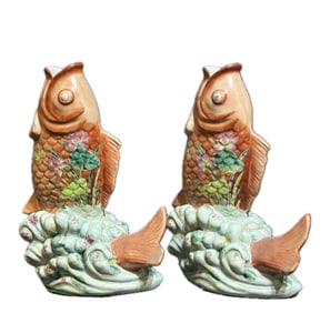 A PAIR OF PORCELAIN FISH
