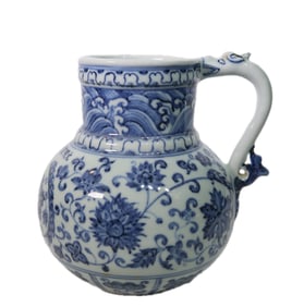 BLUE AND WHITE PORCELAIN CHRYSANTHEMUM WATER PITCHER