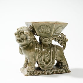 A YAOZHOU-TYPE MYTHICAL BEAST LAMP HORDER