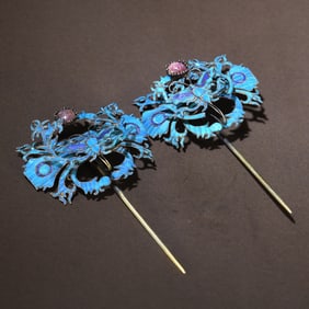 A PAIR OF KINGFISHER HAIR PINS