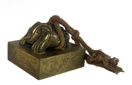 A TIBETAN BRONZE-GILT SEAL